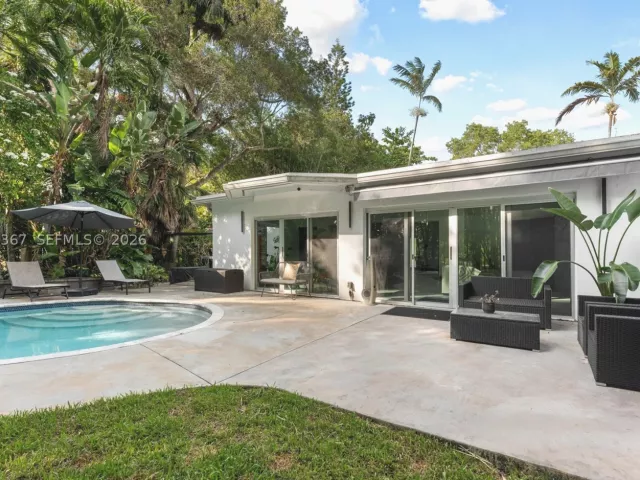 3-bedroom home for sale in Biscayne Park - 11400 Griffing Blvd - MondialRealty