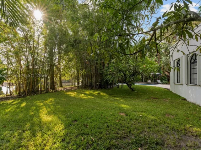 3-bedroom home for sale in Biscayne Park - 11400 Griffing Blvd - MondialRealty