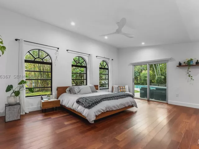 3-bedroom home for sale in Biscayne Park - 11400 Griffing Blvd - MondialRealty