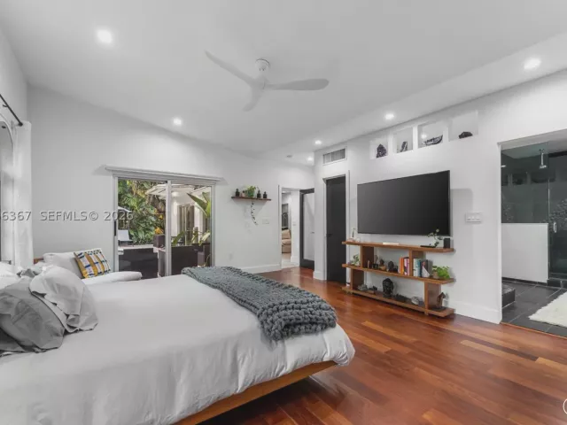 3-bedroom home for sale in Biscayne Park - 11400 Griffing Blvd - MondialRealty
