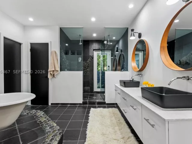 3-bedroom home for sale in Biscayne Park - 11400 Griffing Blvd - MondialRealty