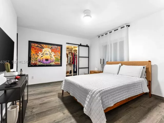 3-bedroom home for sale in Biscayne Park - 11400 Griffing Blvd - MondialRealty