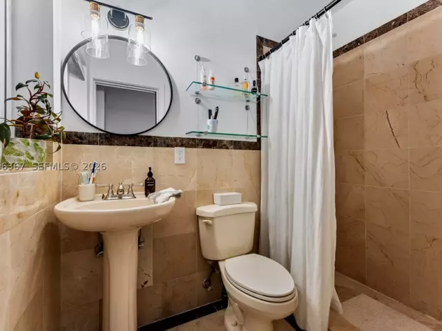 3-bedroom home for sale in Biscayne Park - 11400 Griffing Blvd - MondialRealty