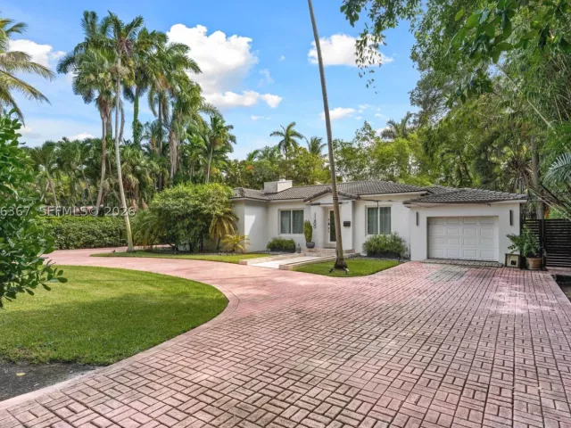 3-bedroom home for sale in Biscayne Park - 11400 Griffing Blvd - MondialRealty