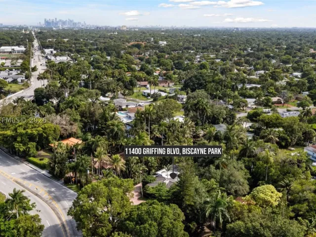 3-bedroom home for sale in Biscayne Park - 11400 Griffing Blvd - MondialRealty