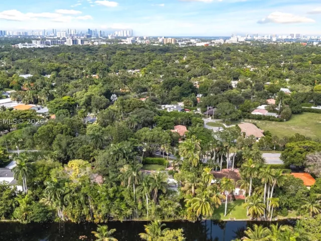 3-bedroom home for sale in Biscayne Park - 11400 Griffing Blvd - MondialRealty