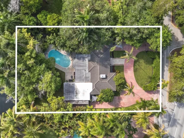 3-bedroom home for sale in Biscayne Park - 11400 Griffing Blvd - MondialRealty