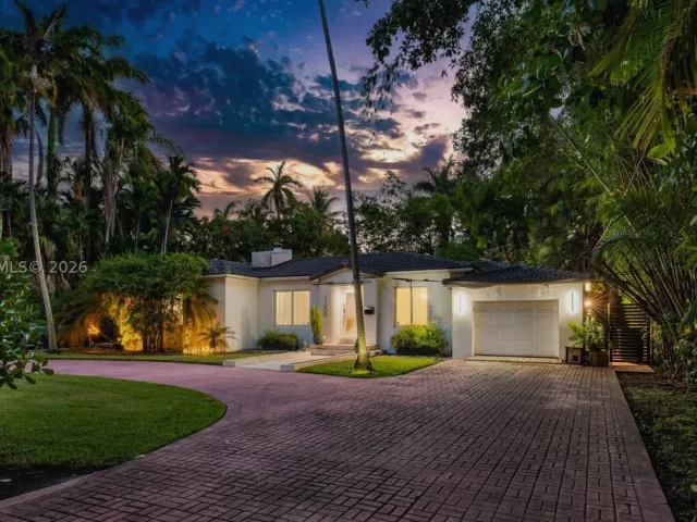 3-bedroom home for sale in Biscayne Park - 11400 Griffing Blvd - MondialRealty