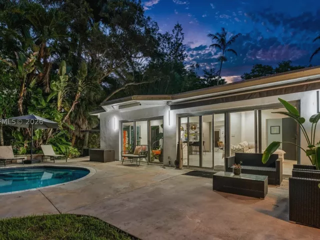 3-bedroom home for sale in Biscayne Park - 11400 Griffing Blvd - MondialRealty