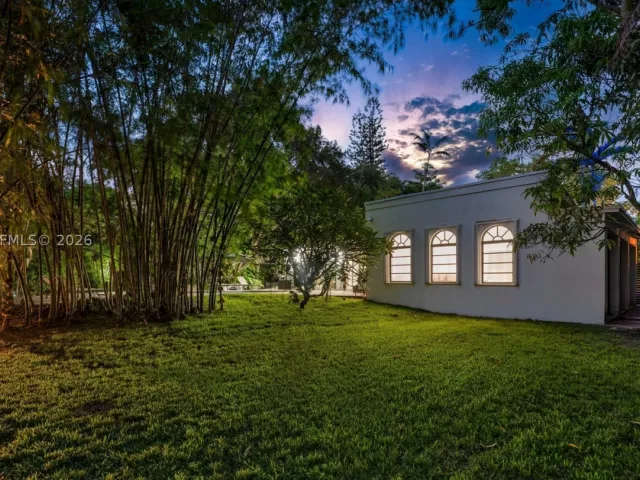 3-bedroom home for sale in Biscayne Park - 11400 Griffing Blvd - MondialRealty