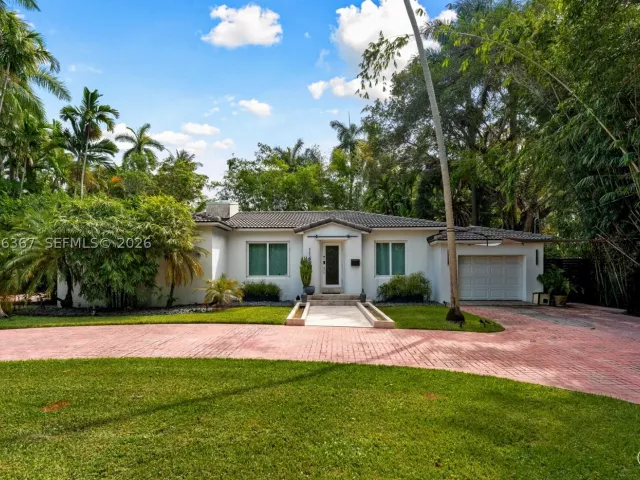 3-bedroom home for sale in Biscayne Park - 11400 Griffing Blvd - MondialRealty