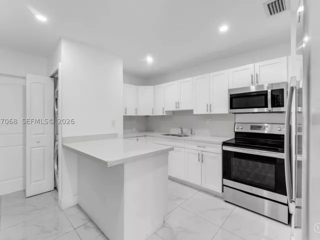 4-bedroom home for sale in Miami - 8246 SW 147th Ct - MondialRealty