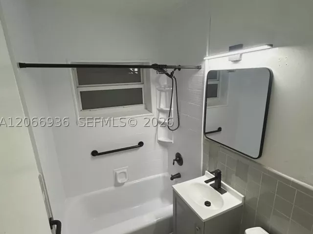 3-bedroom home for rent in North Miami Beach - 1482 NE 175th St NA - MondialRealty