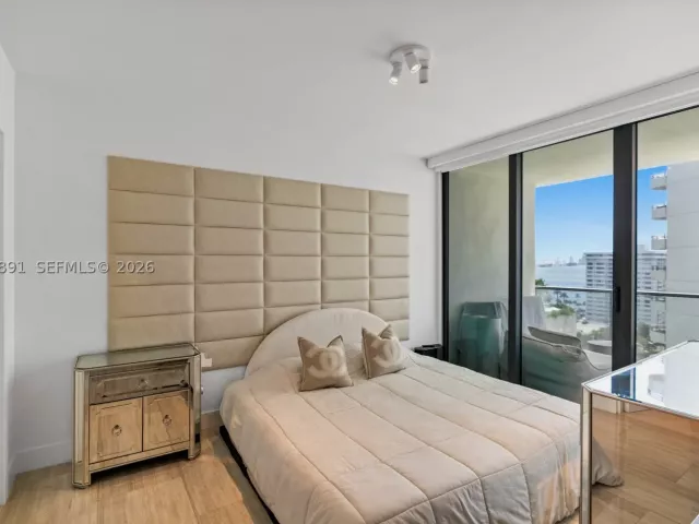 2-bedroom condo for sale in Miami - 1451 Brickell Ave 1103 - MondialRealty