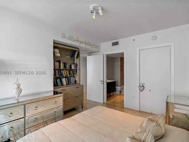 2-bedroom condo for sale in Miami - 1451 Brickell Ave 1103 - MondialRealty