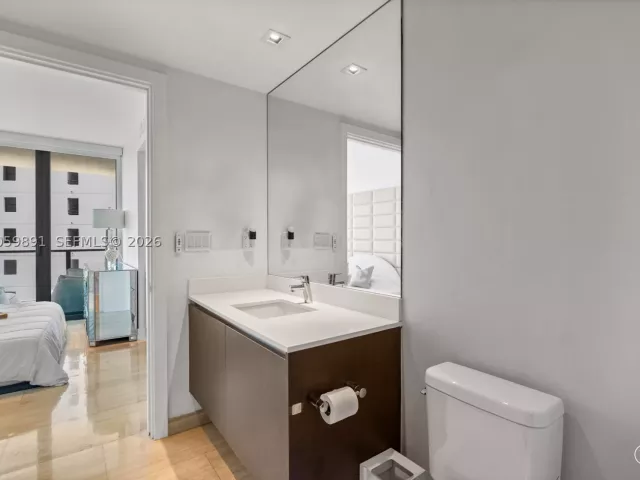 2-bedroom condo for sale in Miami - 1451 Brickell Ave 1103 - MondialRealty