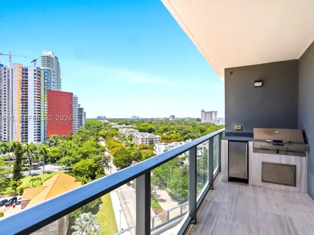 2-bedroom condo for sale in Miami - 1451 Brickell Ave 1103 - MondialRealty