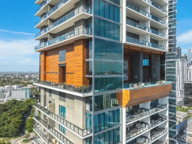 2-bedroom condo for sale in Miami - 1451 Brickell Ave 1103 - MondialRealty