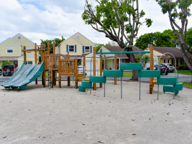 4-bedroom home for rent in Miami - 11759 SW 117th Pl - MondialRealty