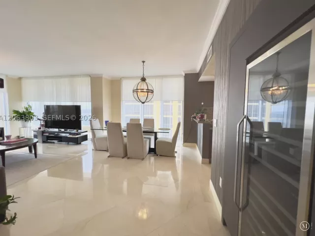 4-bedroom condo for sale in Sunny Isles Beach - 17875 Collins Ave 3206 - MondialRealty
