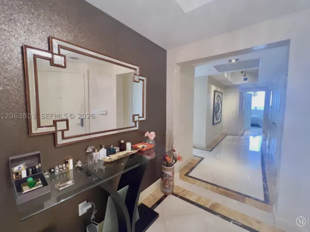 4-bedroom condo for sale in Sunny Isles Beach - 17875 Collins Ave 3206 - MondialRealty