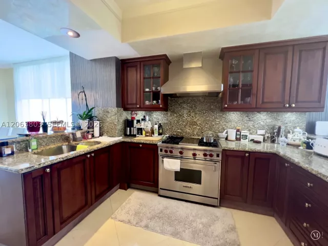 4-bedroom condo for sale in Sunny Isles Beach - 17875 Collins Ave 3206 - MondialRealty