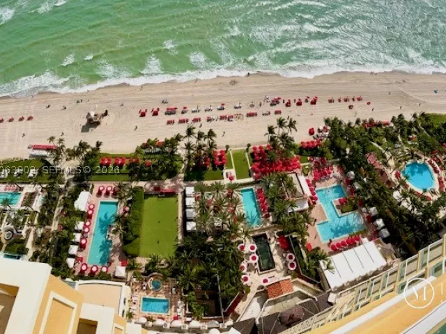 4-bedroom condo for sale in Sunny Isles Beach - 17875 Collins Ave 3206 - MondialRealty