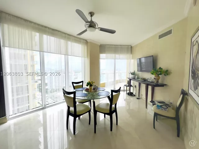 4-bedroom condo for sale in Sunny Isles Beach - 17875 Collins Ave 3206 - MondialRealty