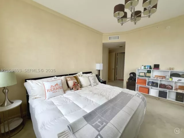 4-bedroom condo for sale in Sunny Isles Beach - 17875 Collins Ave 3206 - MondialRealty