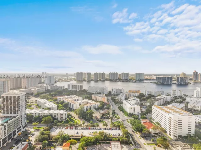 4-bedroom condo for sale in Sunny Isles Beach - 17875 Collins Ave 3206 - MondialRealty