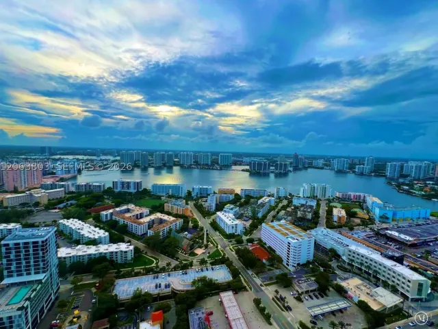4-bedroom condo for sale in Sunny Isles Beach - 17875 Collins Ave 3206 - MondialRealty