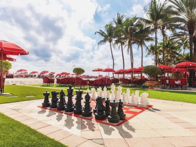 4-bedroom condo for sale in Sunny Isles Beach - 17875 Collins Ave 3206 - MondialRealty