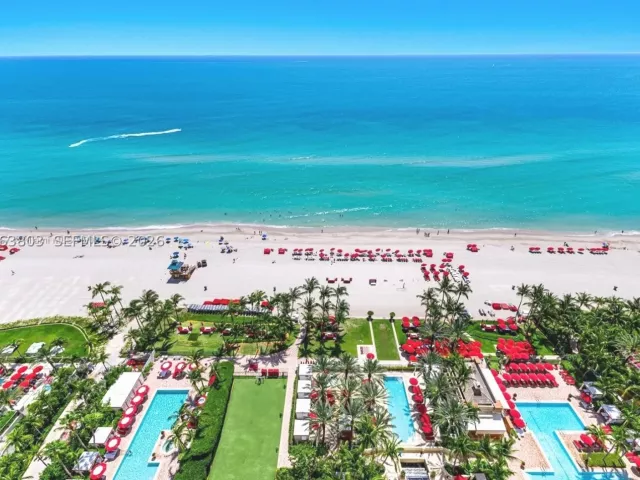 4-bedroom condo for sale in Sunny Isles Beach - 17875 Collins Ave 3206 - MondialRealty