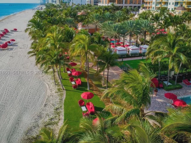 4-bedroom condo for sale in Sunny Isles Beach - 17875 Collins Ave 3206 - MondialRealty