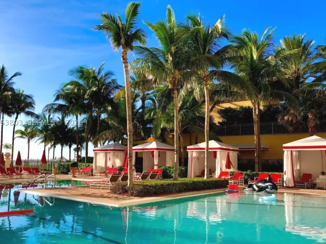 4-bedroom condo for sale in Sunny Isles Beach - 17875 Collins Ave 3206 - MondialRealty