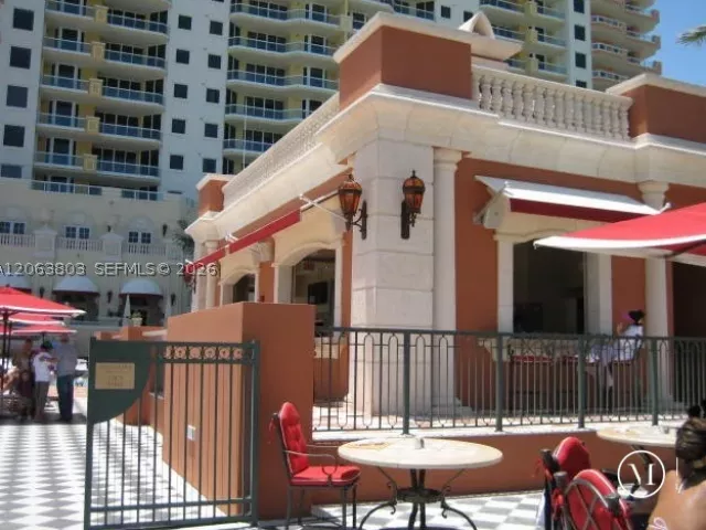 4-bedroom condo for sale in Sunny Isles Beach - 17875 Collins Ave 3206 - MondialRealty