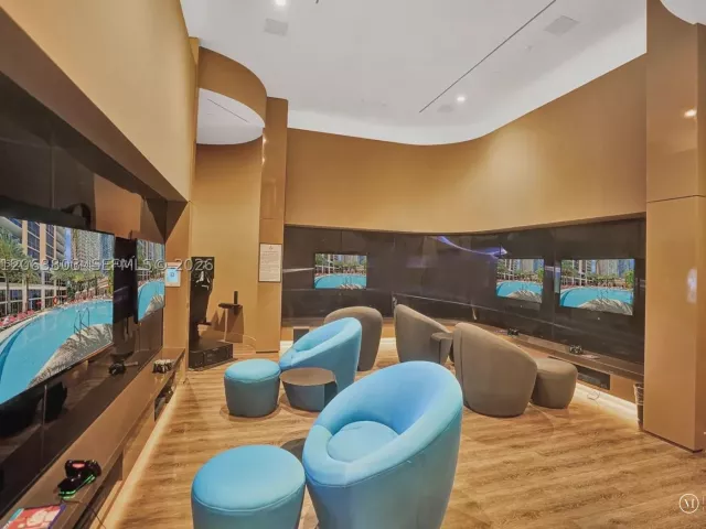 4-bedroom condo for sale in Sunny Isles Beach - 17875 Collins Ave 3206 - MondialRealty
