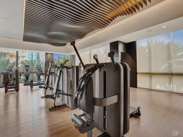 4-bedroom condo for sale in Sunny Isles Beach - 17875 Collins Ave 3206 - MondialRealty