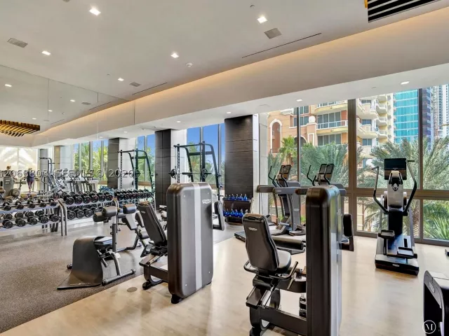 4-bedroom condo for sale in Sunny Isles Beach - 17875 Collins Ave 3206 - MondialRealty