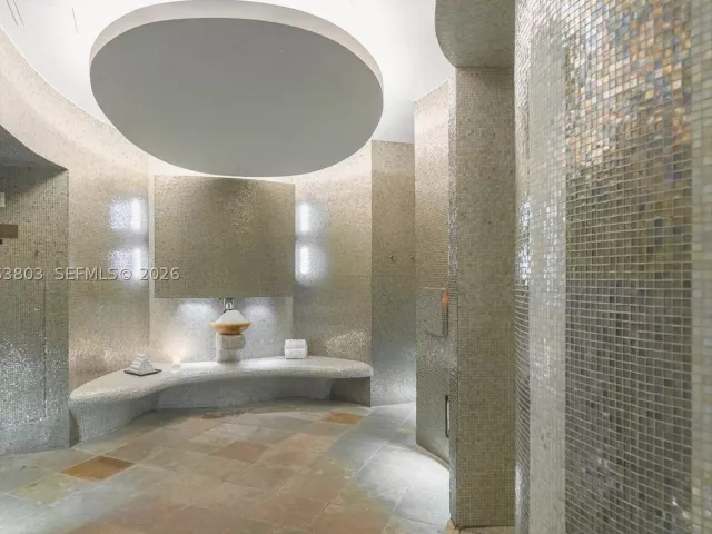4-bedroom condo for sale in Sunny Isles Beach - 17875 Collins Ave 3206 - MondialRealty
