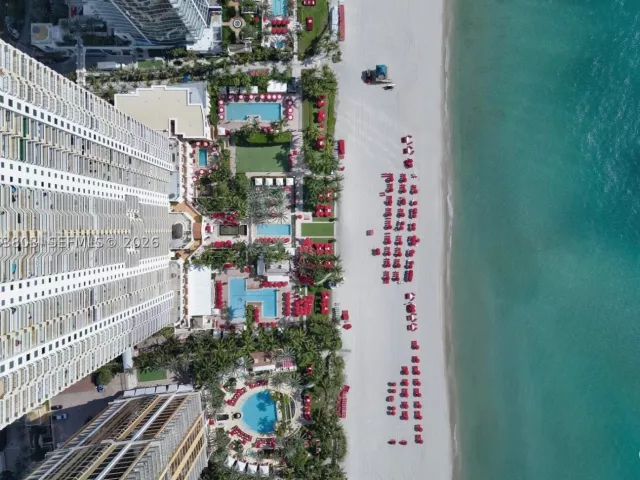4-bedroom condo for sale in Sunny Isles Beach - 17875 Collins Ave 3206 - MondialRealty