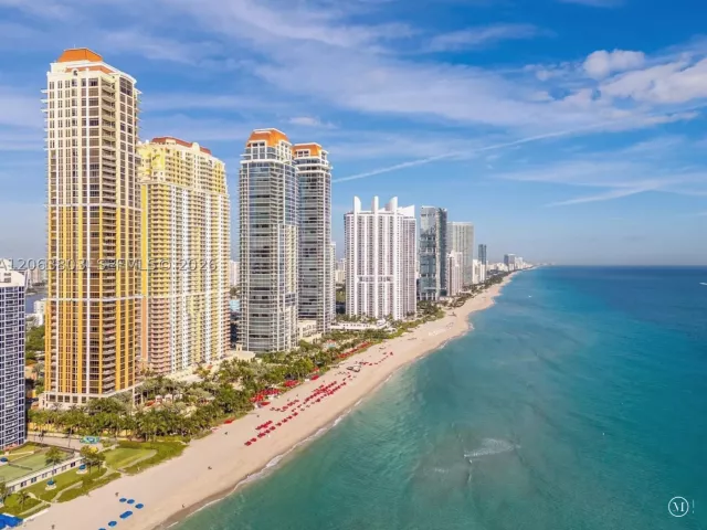 4-bedroom condo for sale in Sunny Isles Beach - 17875 Collins Ave 3206 - MondialRealty