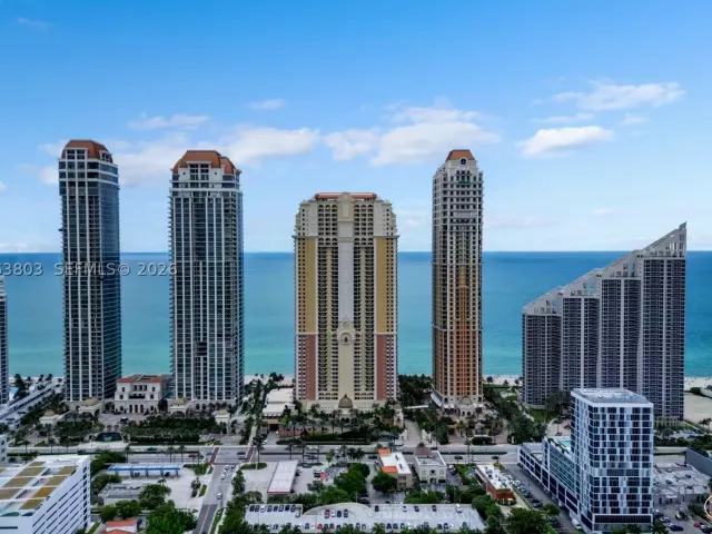 4-bedroom condo for sale in Sunny Isles Beach - 17875 Collins Ave 3206 - MondialRealty