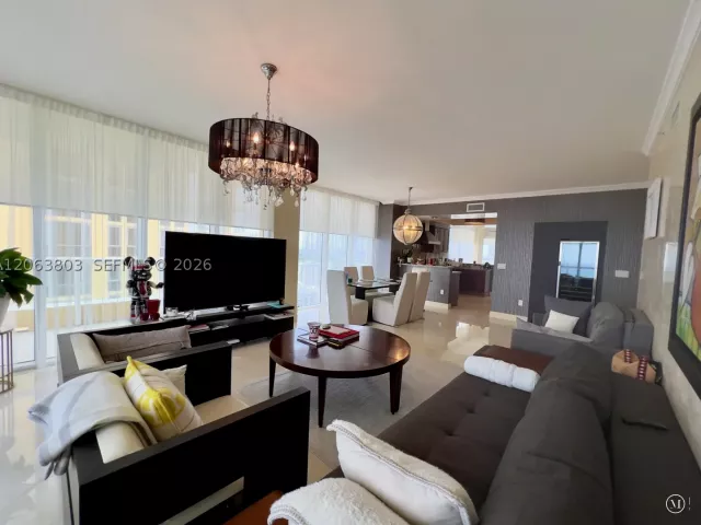 4-bedroom condo for sale in Sunny Isles Beach - 17875 Collins Ave 3206 - MondialRealty
