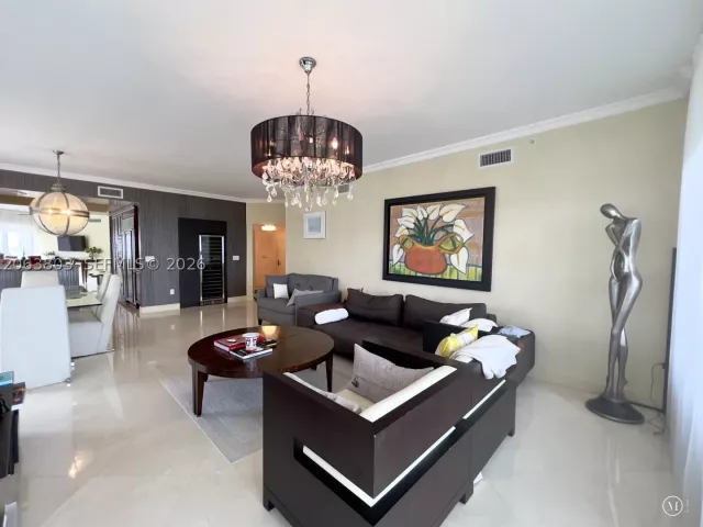 4-bedroom condo for sale in Sunny Isles Beach - 17875 Collins Ave 3206 - MondialRealty