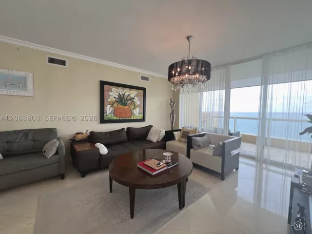 4-bedroom condo for sale in Sunny Isles Beach - 17875 Collins Ave 3206 - MondialRealty