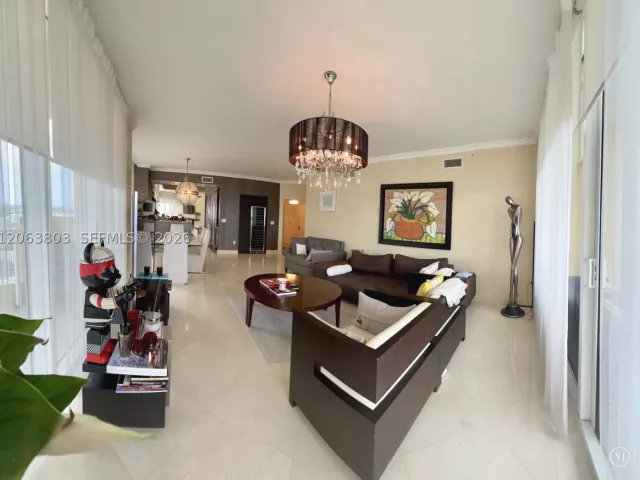 4-bedroom condo for sale in Sunny Isles Beach - 17875 Collins Ave 3206 - MondialRealty