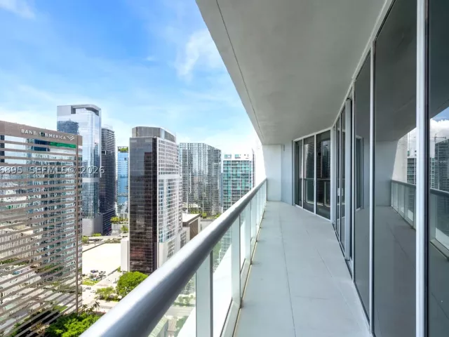 3-bedroom condo for rent in Miami - 495 Brickell Ave 3601 - MondialRealty