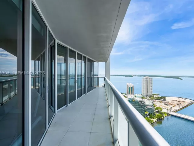 3-bedroom condo for rent in Miami - 495 Brickell Ave 3601 - MondialRealty