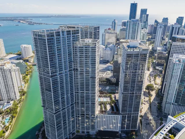 3-bedroom condo for rent in Miami - 495 Brickell Ave 3601 - MondialRealty
